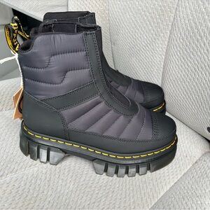 NWT NEW $200 Dr. Martens Audrick Chelsea Quilted Boots - Black - Size US 9